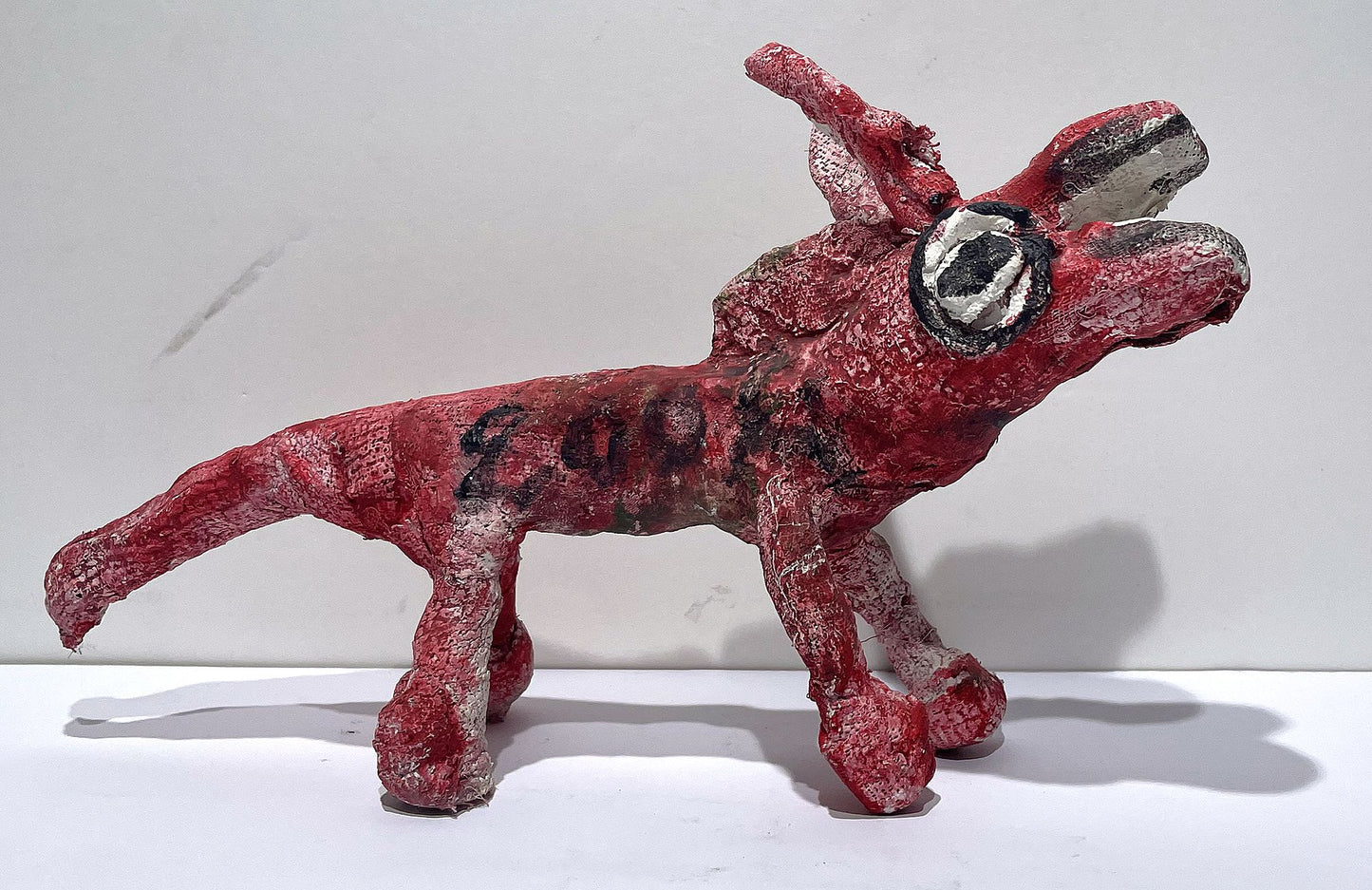 JABER El Mahjoub - Le petit dinosaure rouge - Sculpture Art Brut